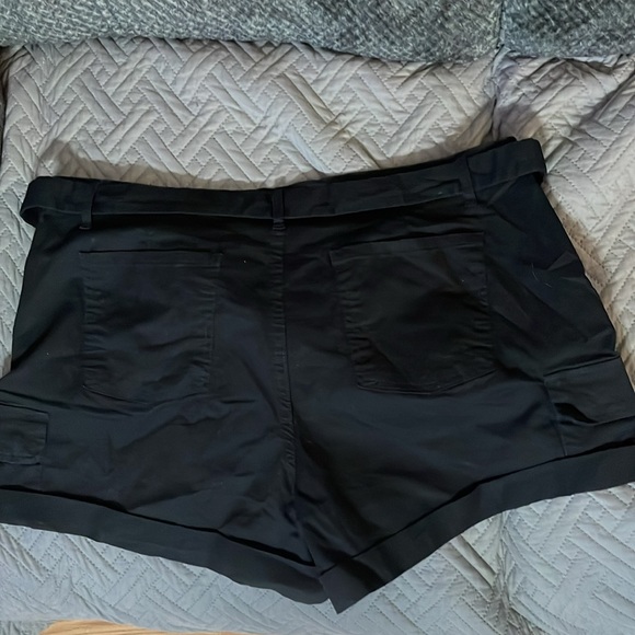 NWT size 18 relaxed fit stretch black shorts - Picture 6 of 6